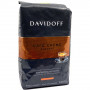 Élvezze a kávémesterek egyedülálló munkáját A Davidoff Cafe Creme Közép- és Dél-Amerikából származó aromás kávébabok luxus keveréke, amelyeket egyenként, kíméletesen, dobban pörkölnek, így a kávé kifejlesztheti elegáns aromáját és teljes ízét. A kávé ínyencek számára az érzékszervi élményt a gazdag és bársonyos crema fokozza. Tökéletesen alkalmas teljesen automata kávéfőzőkhöz.